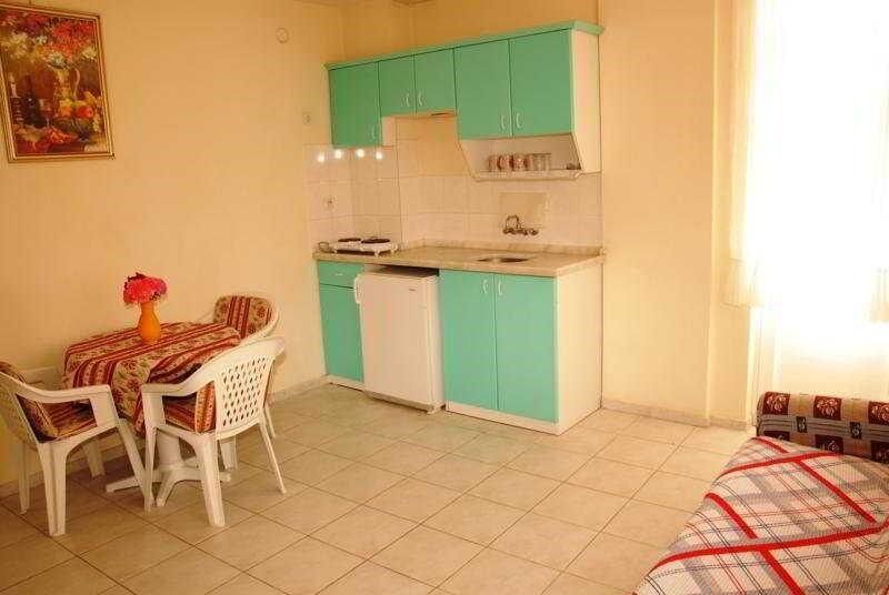 Altinbas Apart Hotel Кушадасы Экстерьер фото